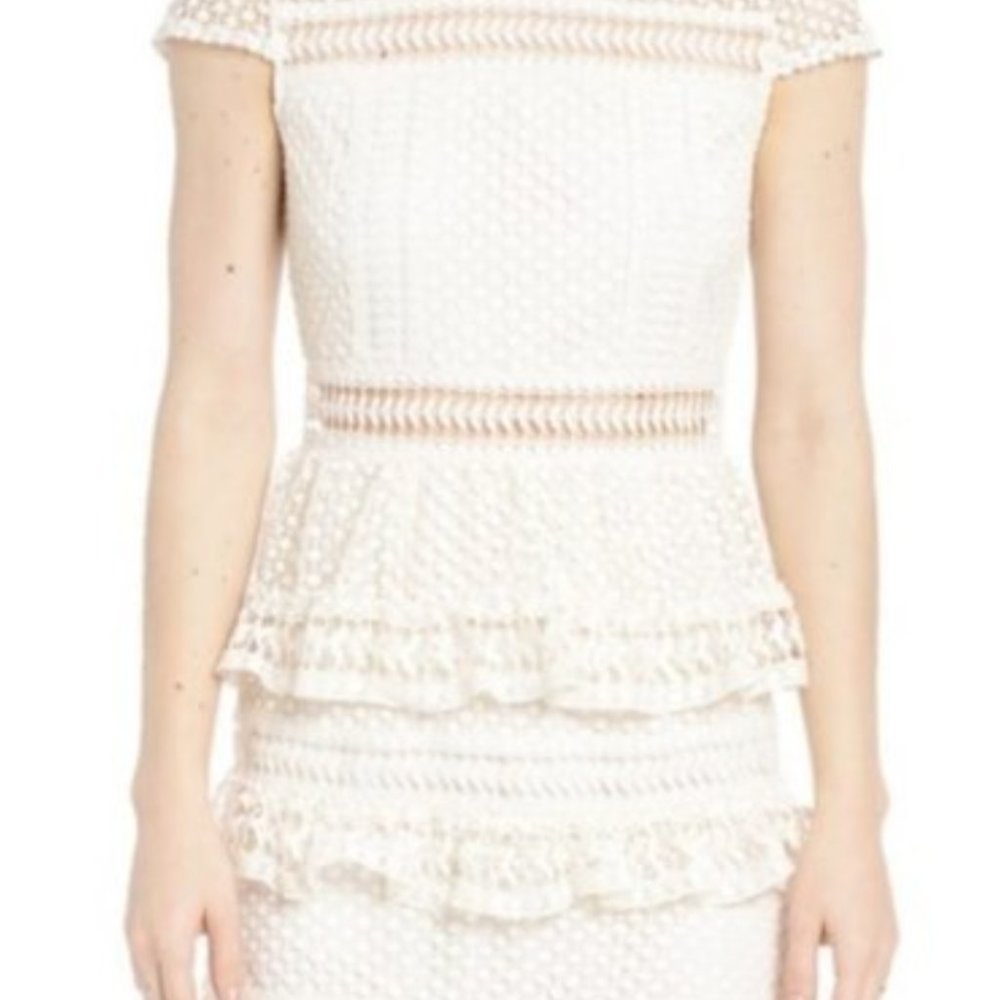 Romeo + Juliet Couture Mock Neck Lace Dress | Size M